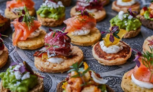 7:00 PM – Premium Starters & Gourmet Canapés